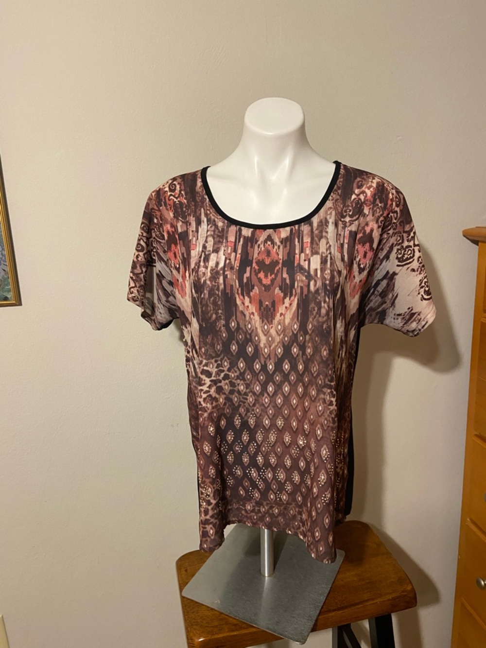 Cato Large Women's Short-Sleeve Brown Patterned Scoop Neck Top